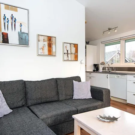 4 Person In Hovborg-by Traum *