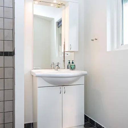 4 Person In Hovborg-by Traum *